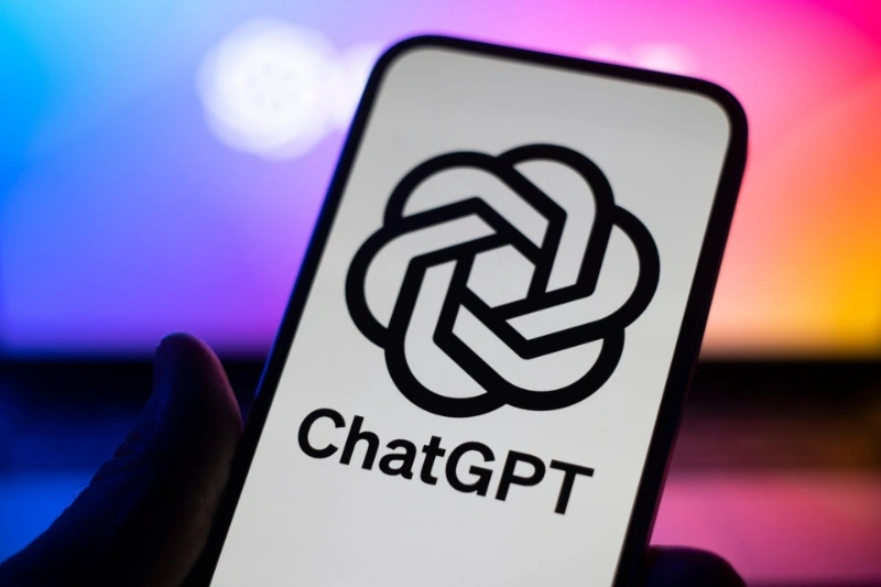 چت‌بات ChatGPT با ۸۱۰ میلیون کاربر فعال، رقبای خود را به خاک می‌زند!